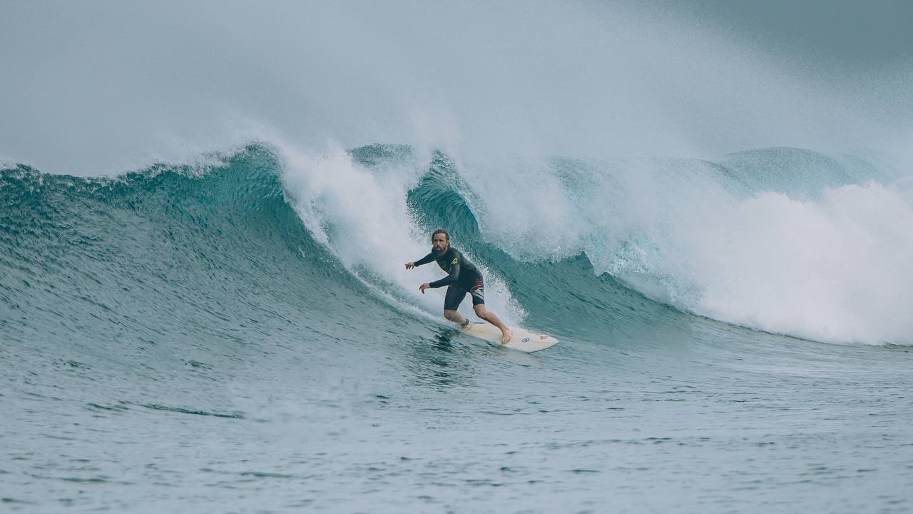 Huraa: Your gateway to North Malé Atoll’s Epic Surf Breaks (Surfing in Maldives on a Budget)